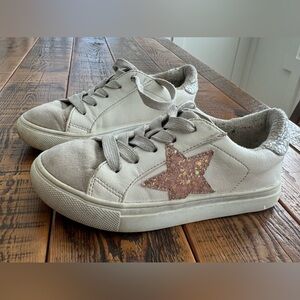 Stylish Kids Sneakers with Star Design